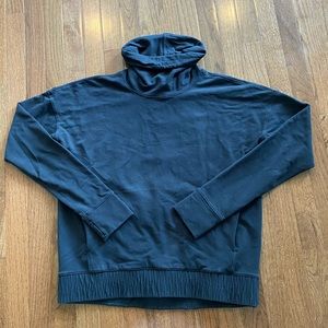black lululemon sweatshirt